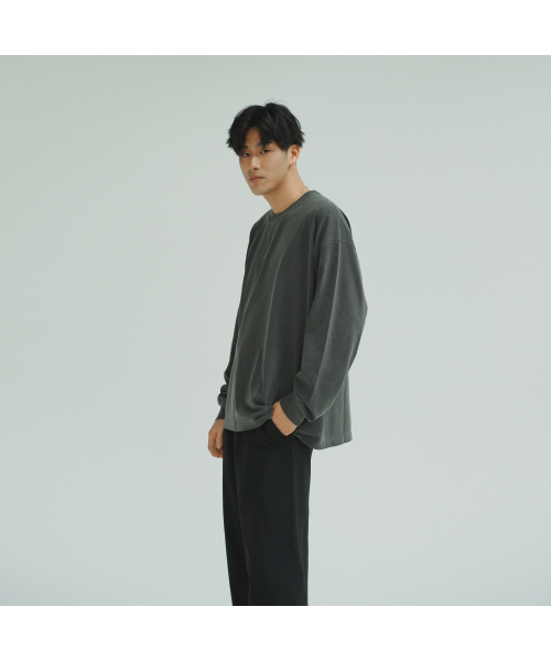AKIA（アキア）の「460g オーバーサイズ ロングスリーブ - ピグメントダイ [ チャコール ]（Tシャツ/カットソー・メンズ・その他・1(M)/XXL/2(L)/3(XL)）」の2枚目の写真