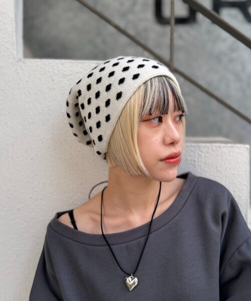 w closet(ダブルクローゼット)の「ドット柄ビーニー(キャップ・レディース・ブラック/オフホワイト・FREE)」の1枚目の写真