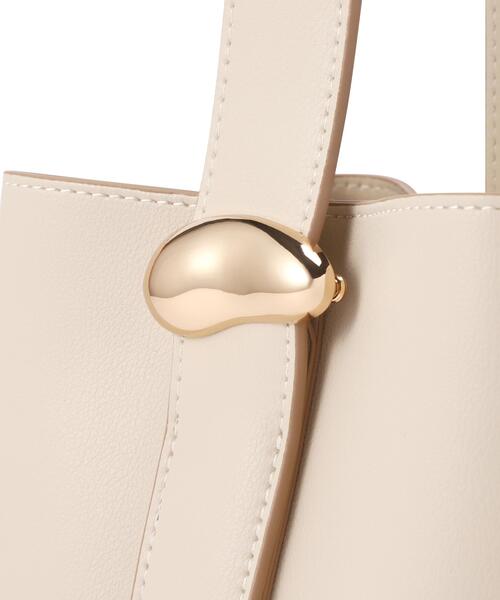 NATURAL BEAUTY BASIC(ナチュラルビューティーベーシック)の「◇メタルオーナメント2wayバケットバッグ(ショルダーバッグ・レディース・オフホワイト/ダークブラウン・フリ-)」の10枚目の写真