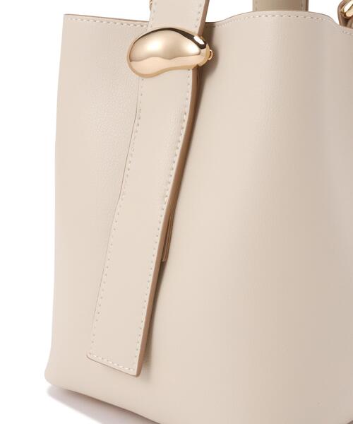 NATURAL BEAUTY BASIC(ナチュラルビューティーベーシック)の「◇メタルオーナメント2wayバケットバッグ(ショルダーバッグ・レディース・オフホワイト/ダークブラウン・フリ-)」の9枚目の写真