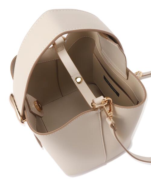 NATURAL BEAUTY BASIC(ナチュラルビューティーベーシック)の「◇メタルオーナメント2wayバケットバッグ(ショルダーバッグ・レディース・オフホワイト/ダークブラウン・フリ-)」の5枚目の写真