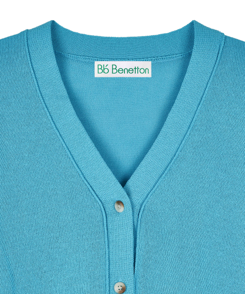 Bb' BENETTON(ビーフラットベネトン)の「スプリングVネックニットカーディガン (ターコイズブルー)(カーディガン/ボレロ・レディース・その他・ONE SIZE)」の2枚目の写真