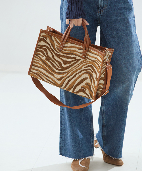 journal standard L'essage（ジャーナルスタンダードレサージュ）の「【A VACATION/ア ヴァケーション】 BREAD M ZEBRA/A ゼブラ柄バッグ（ショルダーバッグ・レディース・ベージュ・FREE）」の2枚目の写真