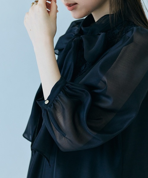 Audie a Muses(オーディアミューズ)の「フラワーレースリボンタイ付きブラウス(シャツ/ブラウス・レディース・ブラック/オフホワイト・42/38)」の5枚目の写真