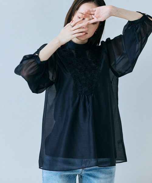 Audie a Muses(オーディアミューズ)の「フラワーレースリボンタイ付きブラウス(シャツ/ブラウス・レディース・ブラック/オフホワイト・42/38)」の9枚目の写真