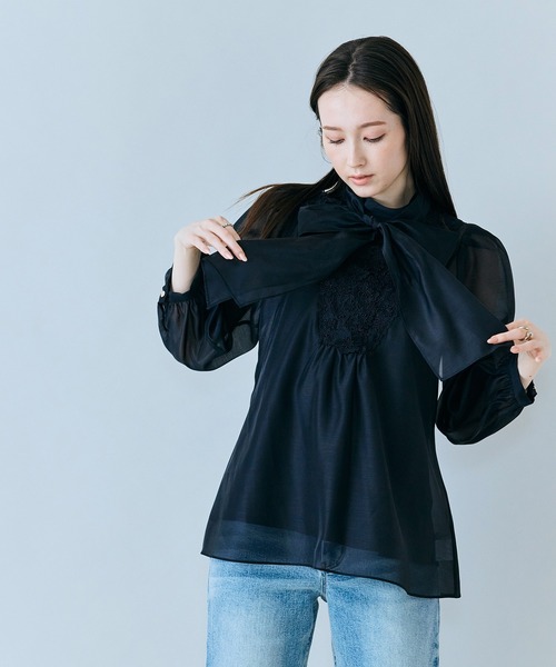 Audie a Muses(オーディアミューズ)の「フラワーレースリボンタイ付きブラウス(シャツ/ブラウス・レディース・ブラック/オフホワイト・42/38)」の17枚目の写真