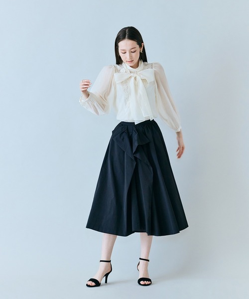 Audie a Muses(オーディアミューズ)の「フラワーレースリボンタイ付きブラウス(シャツ/ブラウス・レディース・ブラック/オフホワイト・42/38)」の19枚目の写真