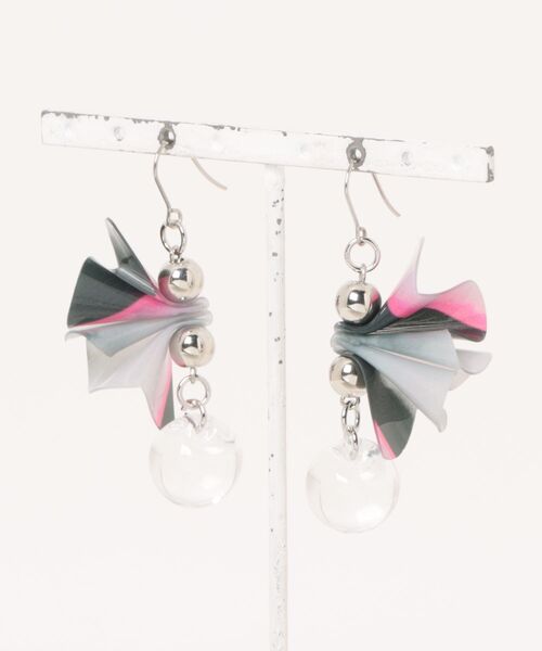 tone（トーン）の「【Beauty bell】ファンファーレピアス（ピアス（両耳用）・レディース・ブルー/パープル/レッド/ピンク/パープル系その他2/その他/イエロー/ブラック/グレー・FREE）」の3枚目の写真