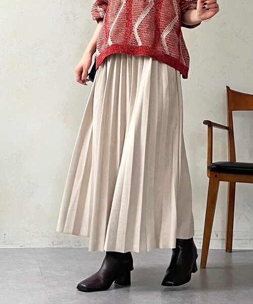 un dix cors（アンディコール）の「スエードプリーツスカート（スカート・レディース・チャコールグレー/アイボリー/ベージュ・FREE）」の2枚目の写真