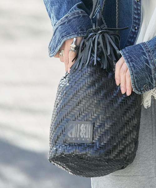 JOURNAL STANDARD（ジャーナルスタンダード）の「別注【VARNY】MESHキンチャク（ショルダーバッグ・レディース・ブラック/ブラウン・FREE）」の4枚目の写真