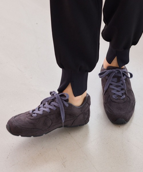 BARNYARDSTORM（バンヤードストーム）の「BARNYARDSTORM / スエードライトスニーカー【一部店舗限定】（スニーカー・レディース・ベージュ/チャコールグレー・S/M/L）」の2枚目の写真