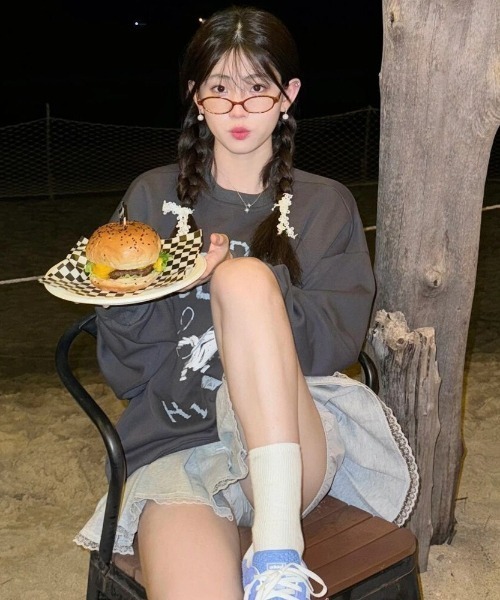 LAC-VERT（ラック・ヴェール）の「落書き風ドッグプルオーバー（スウェット・レディース・グレー/チャコールグレー・FREE）」の8枚目の写真