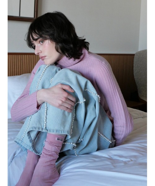 AMOMMA(アモマ)の「WOOL LAME RIB TURTLE KNIT(ニット/セーター・レディース・ピンク/アイボリー・FREE)」の1枚目の写真