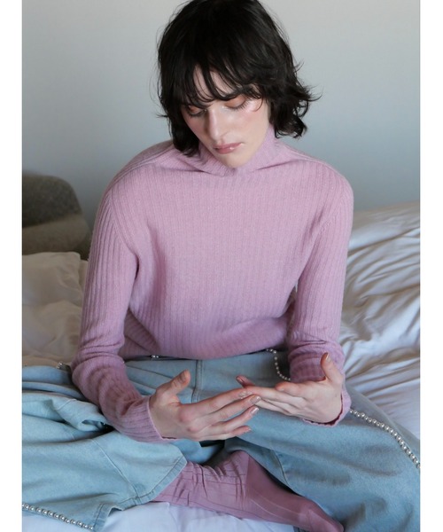 AMOMMA(アモマ)の「WOOL LAME RIB TURTLE KNIT(ニット/セーター・レディース・ピンク/アイボリー・FREE)」の5枚目の写真