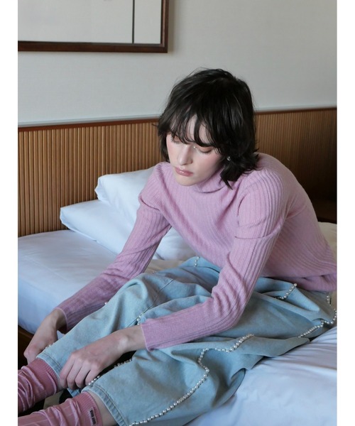 AMOMMA(アモマ)の「WOOL LAME RIB TURTLE KNIT(ニット/セーター・レディース・ピンク/アイボリー・FREE)」の6枚目の写真