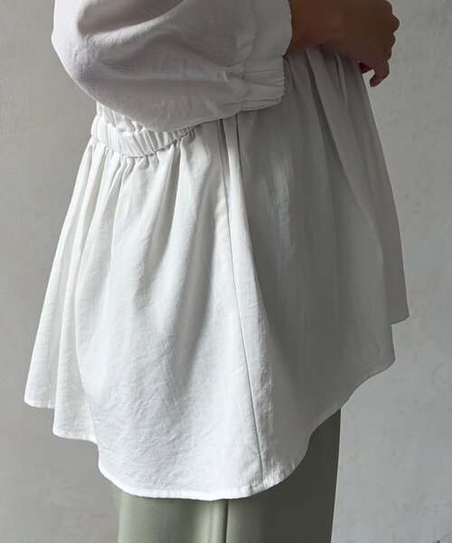 Chez toi（シェトワ）の「ギャザーペプラムチュニック（シャツ/ブラウス・レディース・オレンジ/ホワイト/ブラック・FREE）」の17枚目の写真