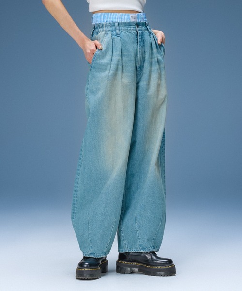 X-girl（エックスガール）の「TUCK WIDE LEG DENIM PANTS（デニムパンツ・レディース・ブラウン/ライトインディゴブルー・S/M）」の2枚目の写真
