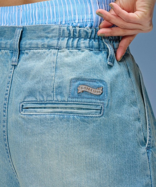 X-girl（エックスガール）の「TUCK WIDE LEG DENIM PANTS（デニムパンツ・レディース・ブラウン/ライトインディゴブルー・S/M）」の6枚目の写真