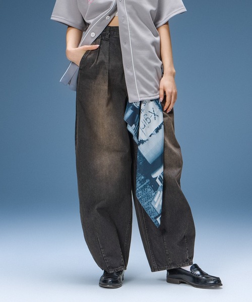 X-girl（エックスガール）の「TUCK WIDE LEG DENIM PANTS（デニムパンツ・レディース・ブラウン/ライトインディゴブルー・S/M）」の22枚目の写真