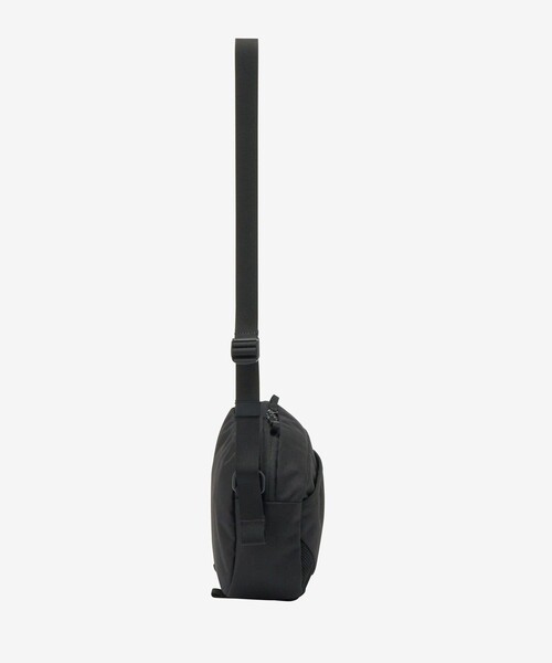 THE NORTH FACE（ザノースフェイス）の「THE NORTH FACE/ザ・ノース・フェイス Leap Mini Shoulder/リープミニショルダー【NM72602】（ショルダーバッグ・メンズ・ホワイト/レッド/ブラック・ONE SIZE）」の4枚目の写真