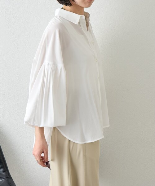 Jena espace merveilleux（ジェナ　エスパスメルヴェイユ）の「袖タックドルマンシャツ（シャツ/ブラウス・レディース・ベージュ/ネイビー/オフホワイト・FREE）」の16枚目の写真