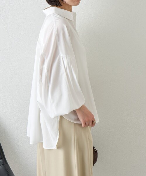 Jena espace merveilleux（ジェナ　エスパスメルヴェイユ）の「袖タックドルマンシャツ（シャツ/ブラウス・レディース・ベージュ/ネイビー/オフホワイト・FREE）」の17枚目の写真