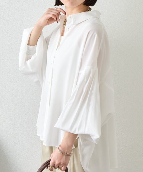 Jena espace merveilleux（ジェナ　エスパスメルヴェイユ）の「袖タックドルマンシャツ（シャツ/ブラウス・レディース・ベージュ/ネイビー/オフホワイト・FREE）」の18枚目の写真