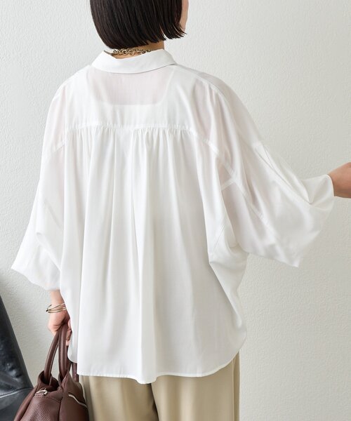 Jena espace merveilleux（ジェナ　エスパスメルヴェイユ）の「袖タックドルマンシャツ（シャツ/ブラウス・レディース・ベージュ/ネイビー/オフホワイト・FREE）」の8枚目の写真