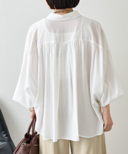 Jena espace merveilleux（ジェナ　エスパスメルヴェイユ）の「袖タックドルマンシャツ（シャツ/ブラウス・レディース・ベージュ/ネイビー/オフホワイト・FREE）」の9枚目の写真