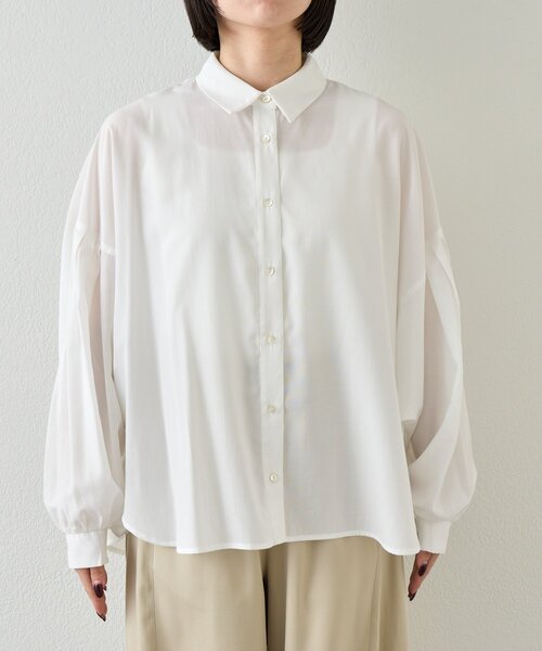 Jena espace merveilleux（ジェナ　エスパスメルヴェイユ）の「袖タックドルマンシャツ（シャツ/ブラウス・レディース・ベージュ/ネイビー/オフホワイト・FREE）」の10枚目の写真