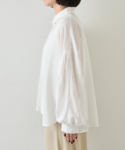 Jena espace merveilleux（ジェナ　エスパスメルヴェイユ）の「袖タックドルマンシャツ（シャツ/ブラウス・レディース・ベージュ/ネイビー/オフホワイト・FREE）」の11枚目の写真