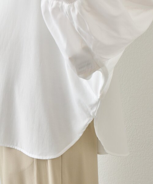 Jena espace merveilleux（ジェナ　エスパスメルヴェイユ）の「袖タックドルマンシャツ（シャツ/ブラウス・レディース・ベージュ/ネイビー/オフホワイト・FREE）」の7枚目の写真