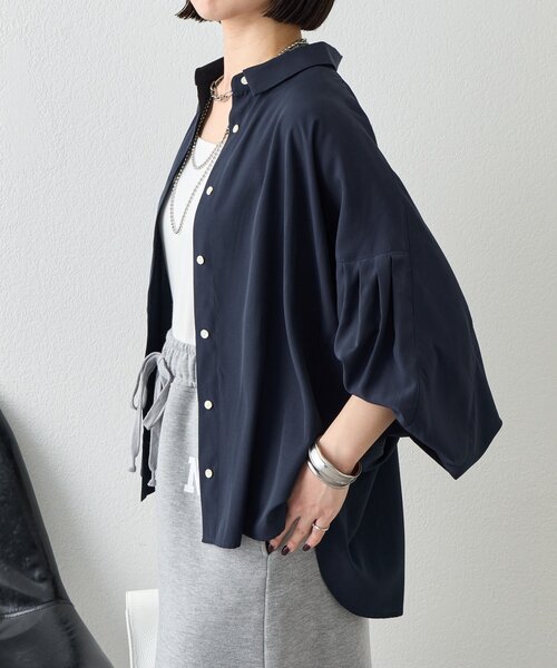 Jena espace merveilleux（ジェナ　エスパスメルヴェイユ）の「袖タックドルマンシャツ（シャツ/ブラウス・レディース・ベージュ/ネイビー/オフホワイト・FREE）」の20枚目の写真