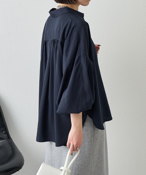 Jena espace merveilleux（ジェナ　エスパスメルヴェイユ）の「袖タックドルマンシャツ（シャツ/ブラウス・レディース・ベージュ/ネイビー/オフホワイト・FREE）」の21枚目の写真