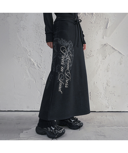 AVANDRESS(アバンドレス )の「ハーフウィンググラフィックマキシスカート_2カラー(スカート・レディース・ブラック/ライトグレー・SMALL/MEDIUM)」の1枚目の写真