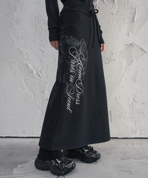 AVANDRESS(アバンドレス )の「ハーフウィンググラフィックマキシスカート_2カラー(スカート・レディース・ブラック/ライトグレー・SMALL/MEDIUM)」の3枚目の写真