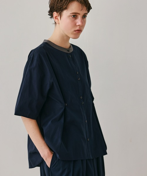 Kelen(ケレン)の「「KELEN / ケレン」クレリックバンドカラーコットンブラウス(シャツ/ブラウス・レディース・ライトグレー/ネイビー/ライトベージュ/オフホワイト・M/S)」の2枚目の写真
