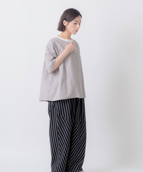 Kelen(ケレン)の「「KELEN / ケレン」クレリックバンドカラーコットンブラウス(シャツ/ブラウス・レディース・ライトグレー/ネイビー/ライトベージュ/オフホワイト・M/S)」の19枚目の写真