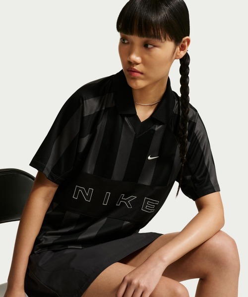 NIKE(ナイキ)の「NIKE AS WMNS NSW STREET OS SS STRP JSY / ナイキ ウィメンズ NSW ストリート OS STRP JSY SS トップ 【SP】(ジャージ・レディース・ブラック・S/M/L)」の2枚目の写真