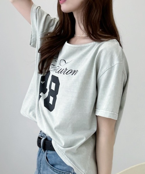 Ada.(エイダ)の「【ヴィンテージライク】綿100% ピグメント加工 カレッジ ロゴ ショート丈 オフショル Tシャツ(Tシャツ/カットソー・レディース・アイボリー/グレー/チャコール・FREE)」の12枚目の写真