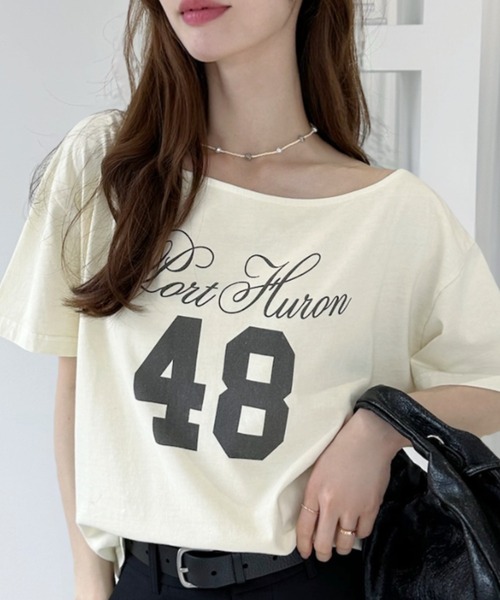Ada.(エイダ)の「【ヴィンテージライク】綿100% ピグメント加工 カレッジ ロゴ ショート丈 オフショル Tシャツ(Tシャツ/カットソー・レディース・アイボリー/グレー/チャコール・FREE)」の19枚目の写真