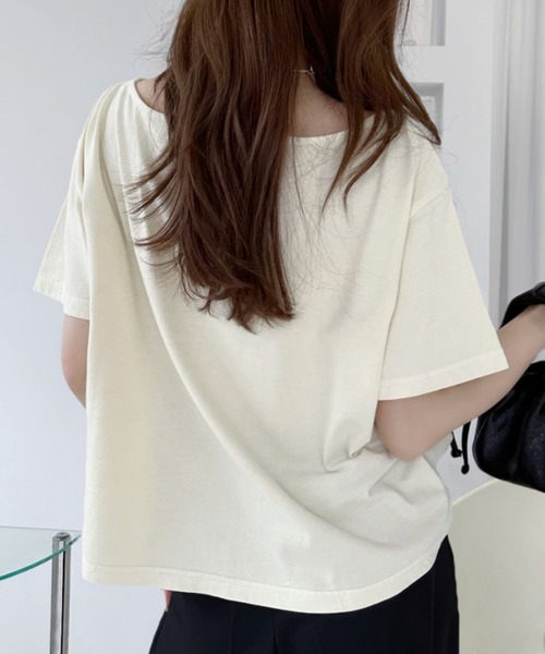 Ada.(エイダ)の「【ヴィンテージライク】綿100% ピグメント加工 カレッジ ロゴ ショート丈 オフショル Tシャツ(Tシャツ/カットソー・レディース・アイボリー/グレー/チャコール・FREE)」の18枚目の写真