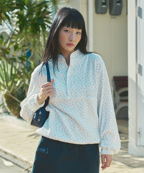 AFTERHOURS(アフターアワーズ)の「FLORAL WAFFLE TOP (WHITE)(ナイロンジャケット・レディース・ホワイト・FREE)」の3枚目の写真