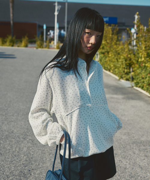 AFTERHOURS(アフターアワーズ)の「FLORAL WAFFLE TOP (WHITE)(ナイロンジャケット・レディース・ホワイト・FREE)」の5枚目の写真