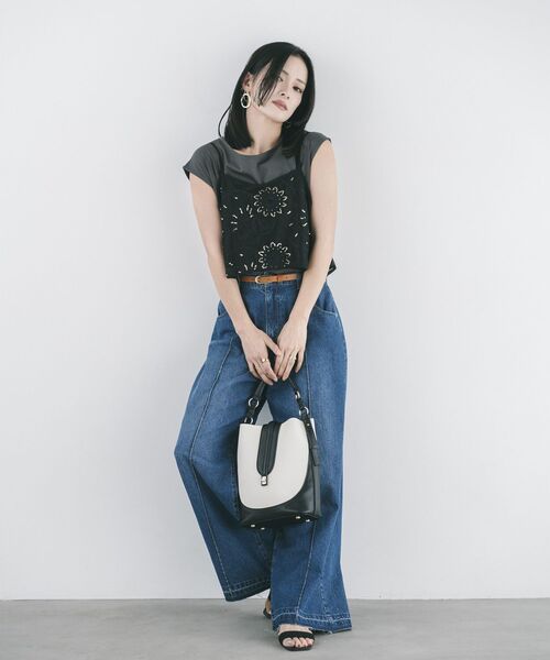 YECCA VECCA(イェッカヴェッカ)の「【尾崎紗代子さん着用】ポーチインショルダーバッグ(ショルダーバッグ・レディース・ブラウン/ブラック・FREE)」の11枚目の写真