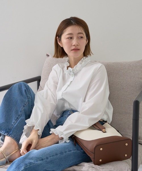 YECCA VECCA(イェッカヴェッカ)の「【尾崎紗代子さん着用】ポーチインショルダーバッグ(ショルダーバッグ・レディース・ブラウン/ブラック・FREE)」の3枚目の写真