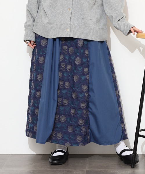 Emago(イマゴ)の「EMAGO 2色北欧花刺繍スカート(スカート・レディース・ネイビー/グレー・FREE)」の12枚目の写真