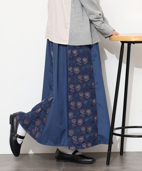 Emago(イマゴ)の「EMAGO 2色北欧花刺繍スカート(スカート・レディース・ネイビー/グレー・FREE)」の14枚目の写真
