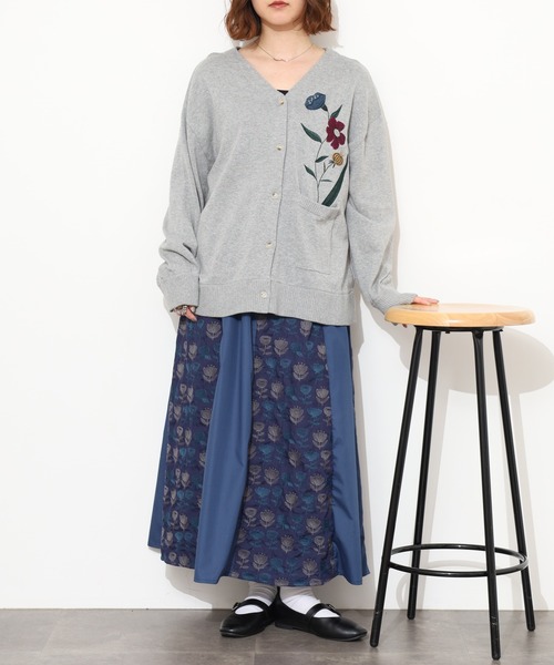 Emago(イマゴ)の「EMAGO 2色北欧花刺繍スカート(スカート・レディース・ネイビー/グレー・FREE)」の15枚目の写真