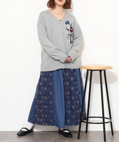 Emago(イマゴ)の「EMAGO 2色北欧花刺繍スカート(スカート・レディース・ネイビー/グレー・FREE)」の16枚目の写真